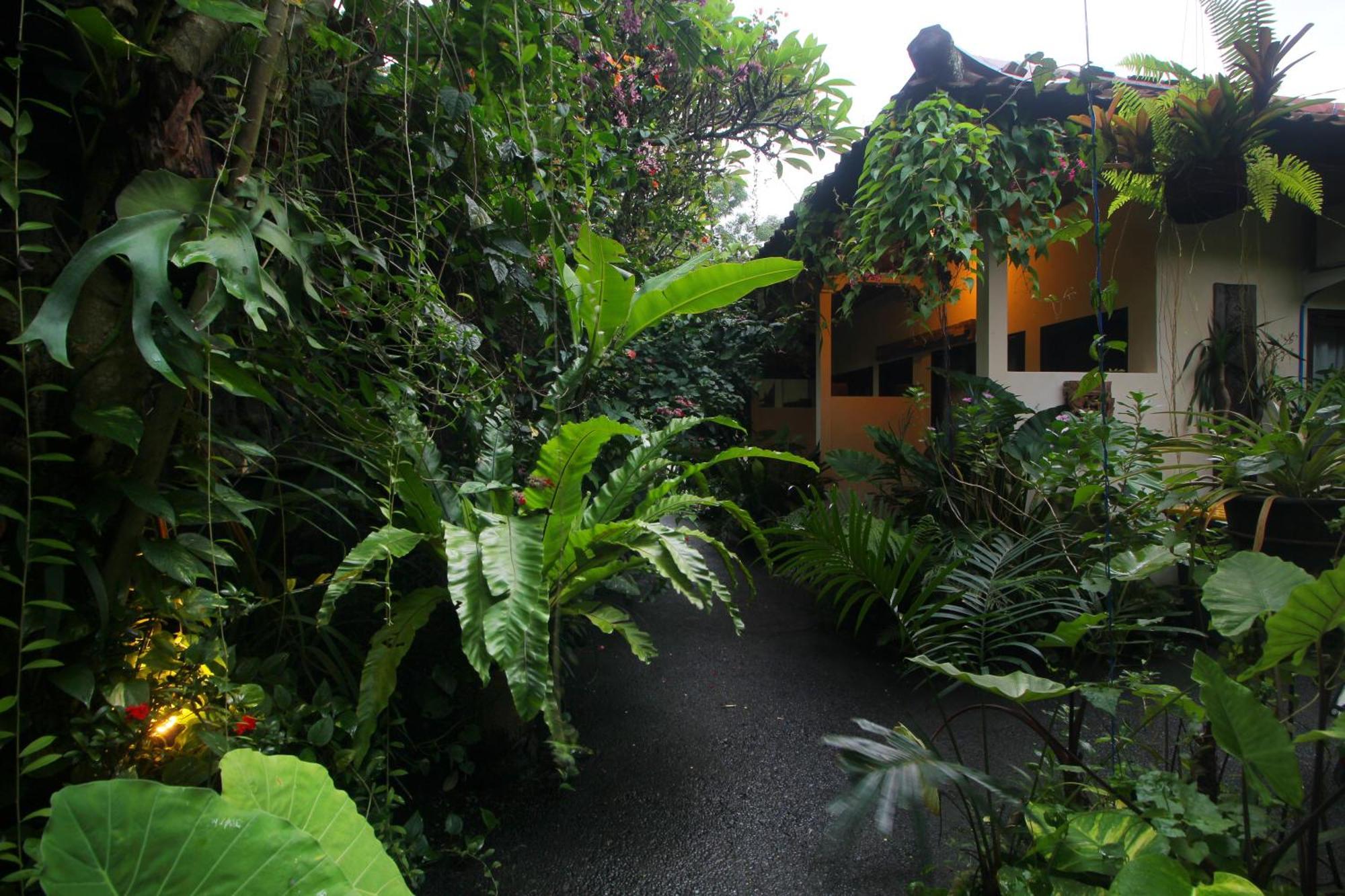 Sari Gong Guest House, A Trishula Collection Ubud  Exterior photo