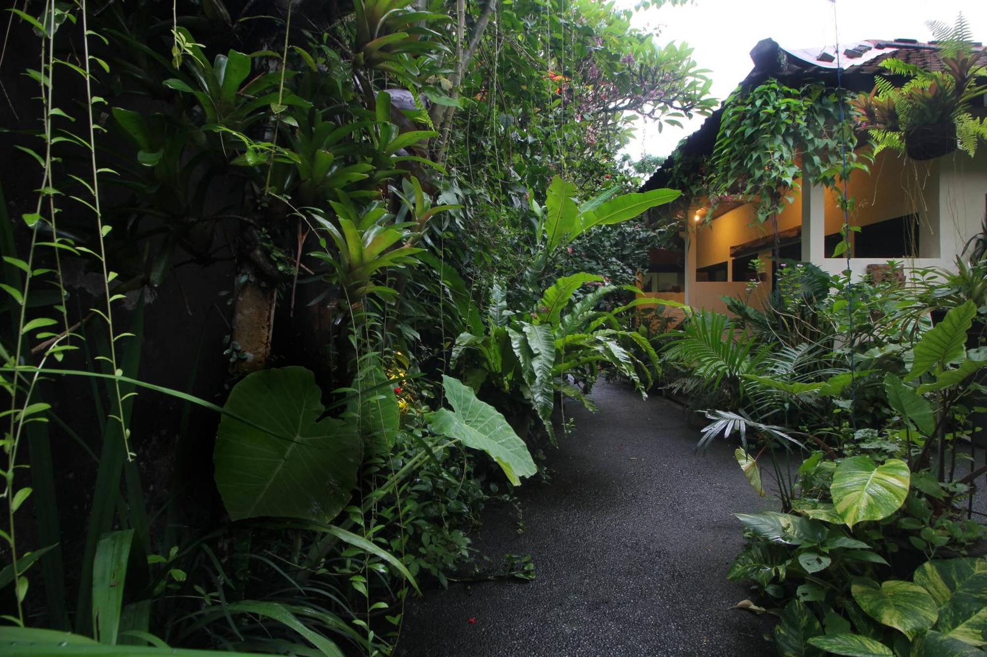Sari Gong Guest House, A Trishula Collection Ubud  Exterior photo